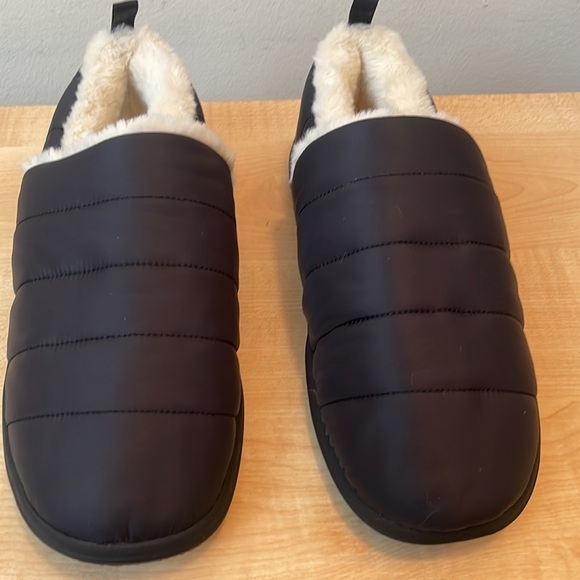 Vionic Tranquil Black Quilted Nylon Shearling Lined Slipper - New - Picture 5 of 9